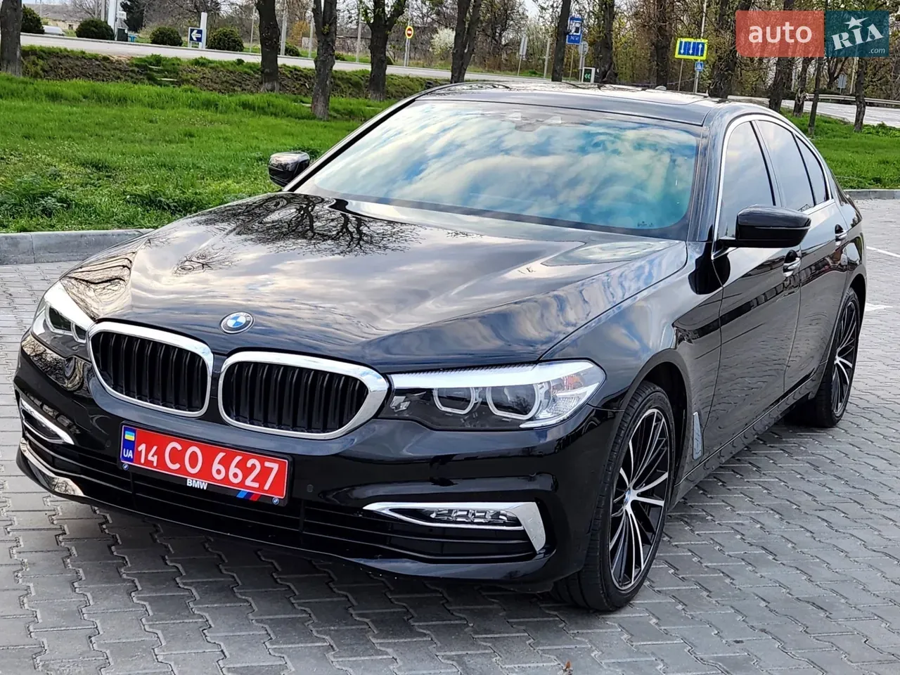 BMW 5 Series 2018 photo 2