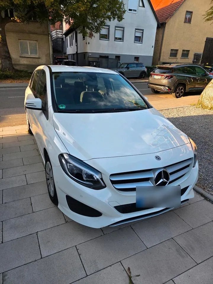 Mercedes-Benz B180