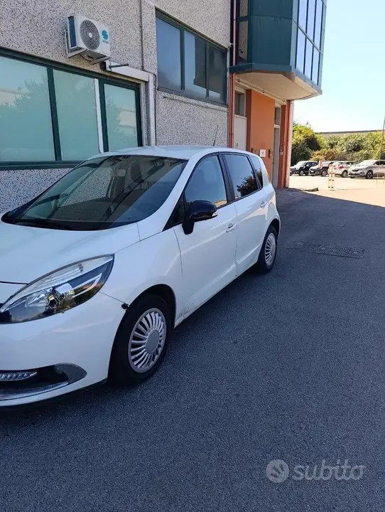 Renault Scenic 2014 photo 2