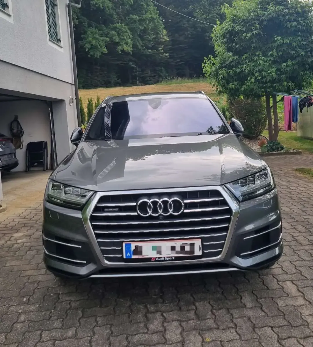 Audi Q7 2015 photo 2