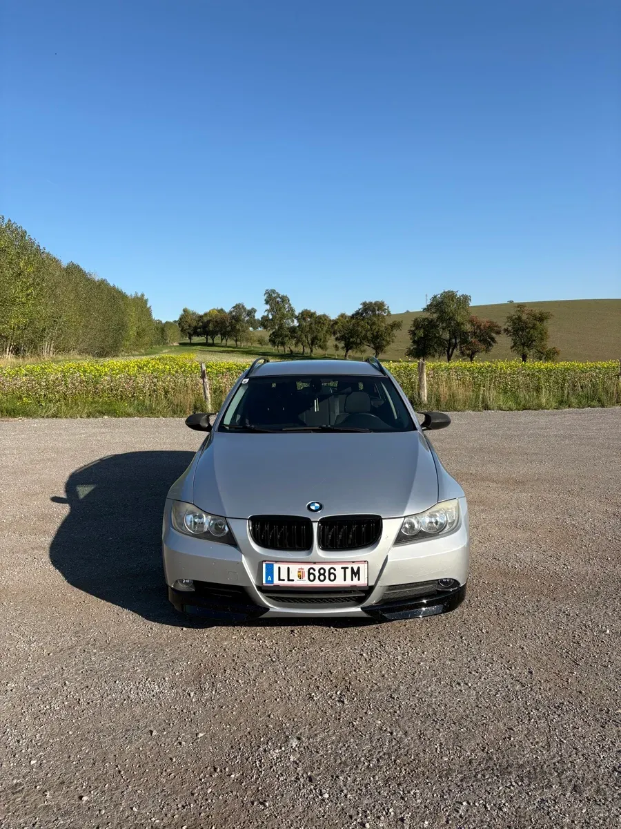 BMW 3 Series 2009 photo 2