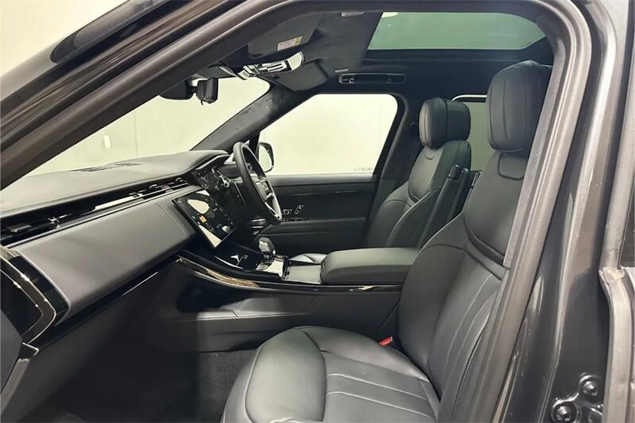 Land Rover Range Rover Sport 2026 photo 3
