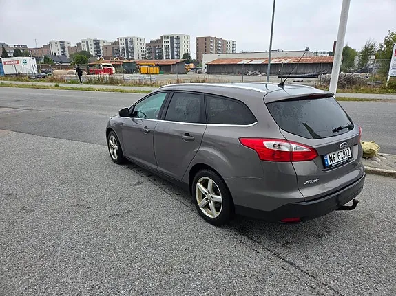 Ford Focus 2012 photo 2
