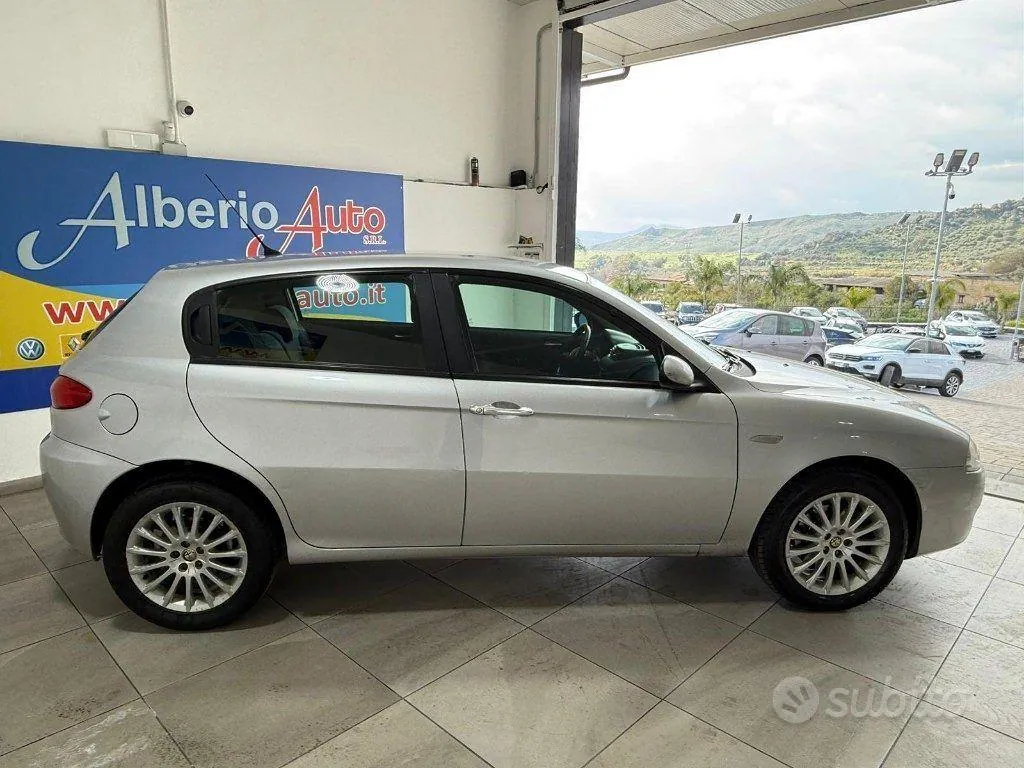 Alfa Romeo 147 2005 photo 4