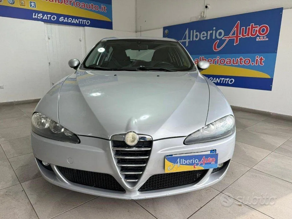 Alfa Romeo 147 2005 photo 2