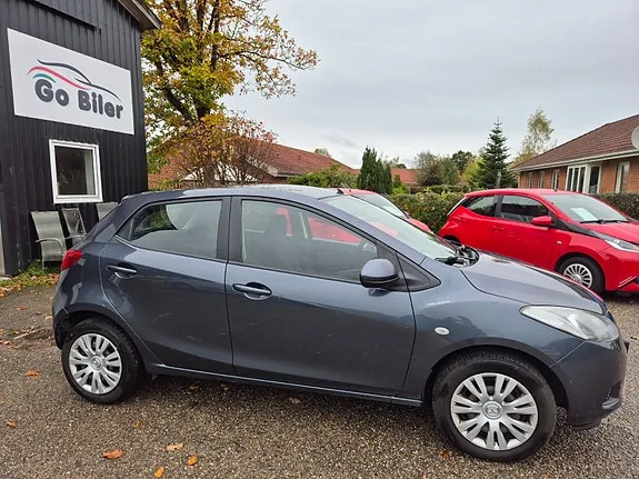 Mazda 2 2009 photo 5
