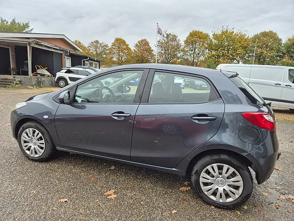 Mazda 2 2009 photo 3