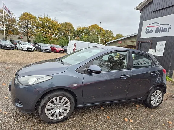 Mazda 2 2009 photo 2