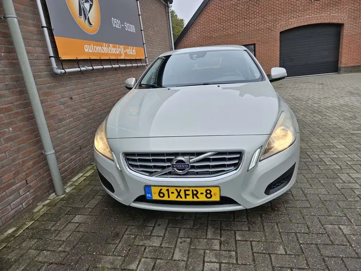 Volvo V60 2012 photo 2