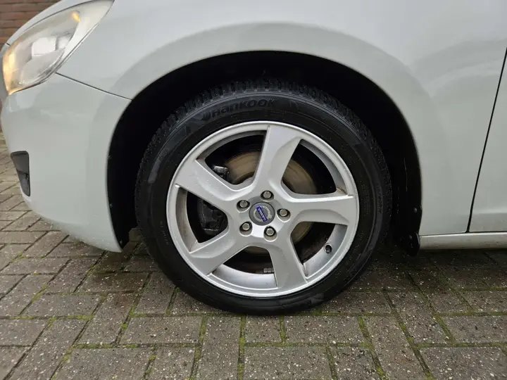 Volvo V60 2012 photo 4