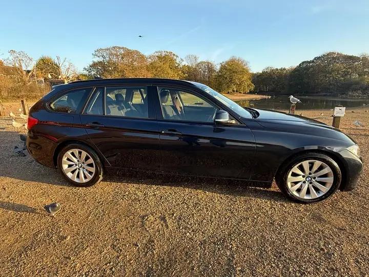 BMW 320I 2013 photo 2