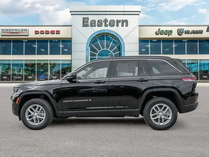 Jeep Grand Cherokee 2026 photo 3