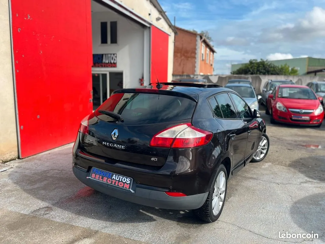 Renault Megane 2011 photo 2
