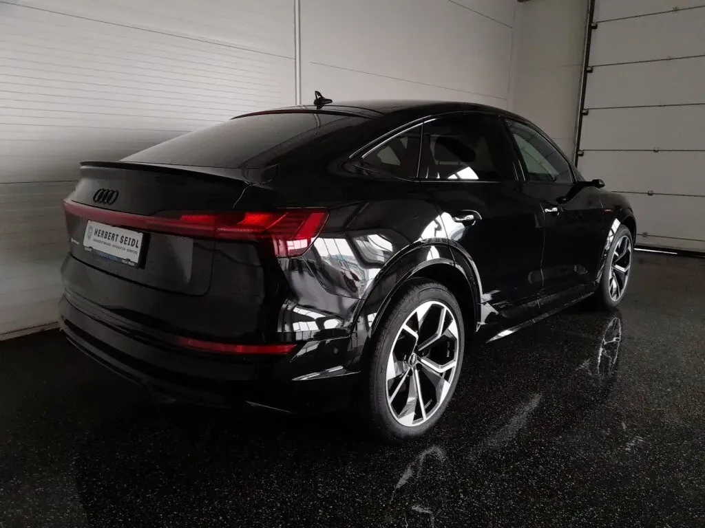 Audi E-Tron 2022 photo 2