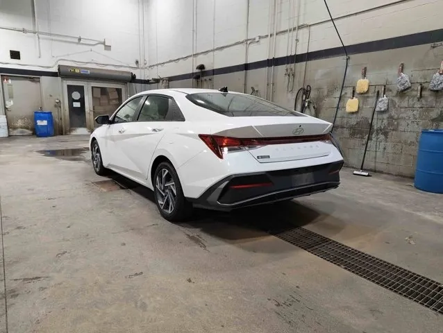 Hyundai Elantra 2025 photo 5
