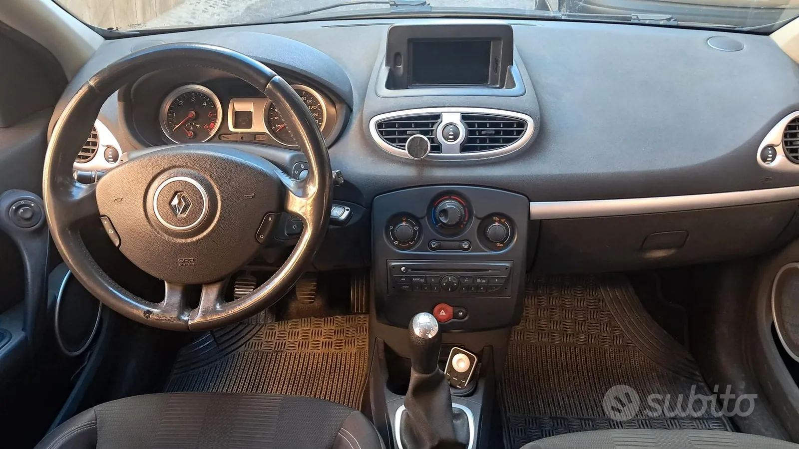 Renault Clio 2010 photo 4