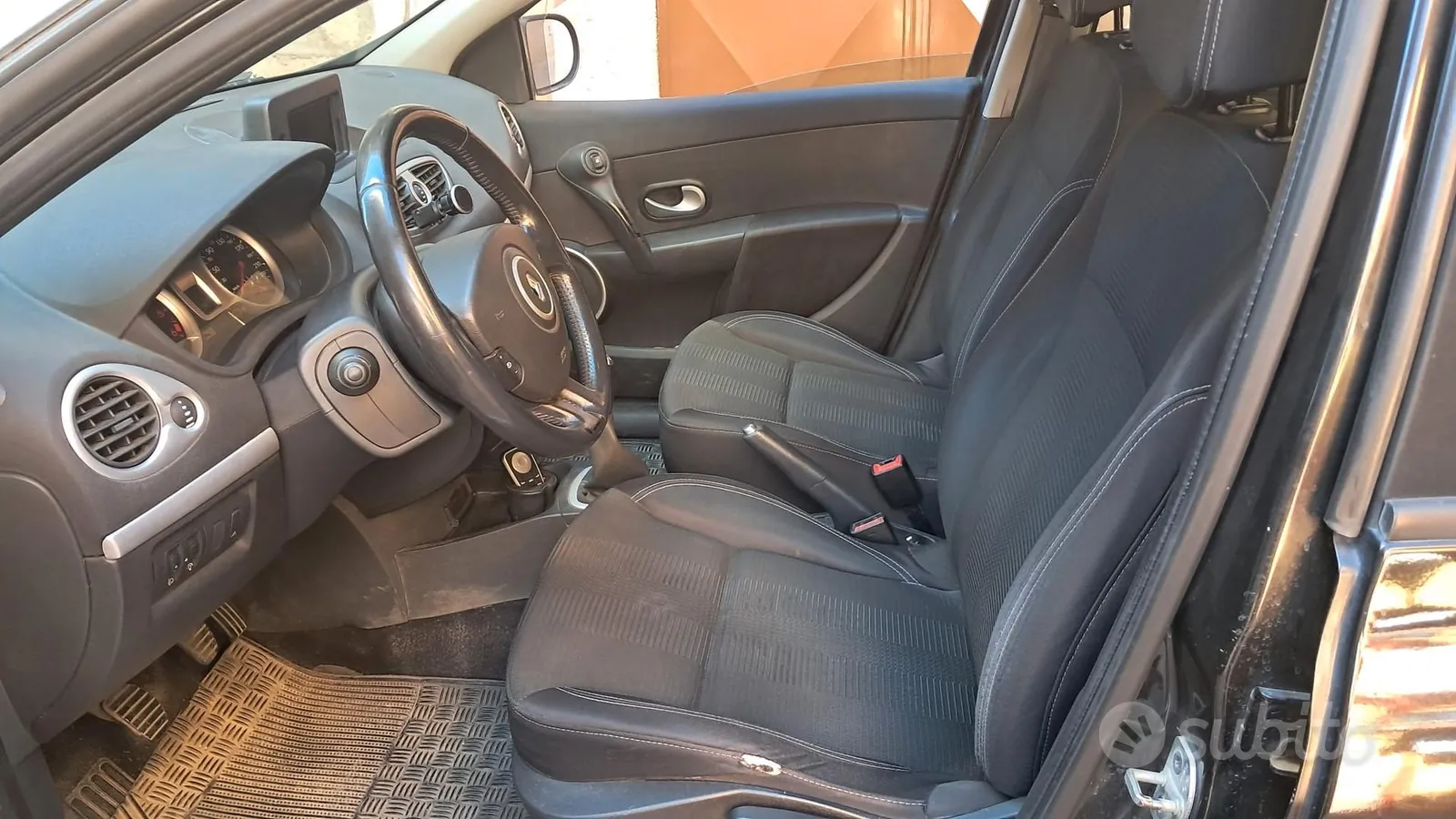 Renault Clio 2010 photo 5