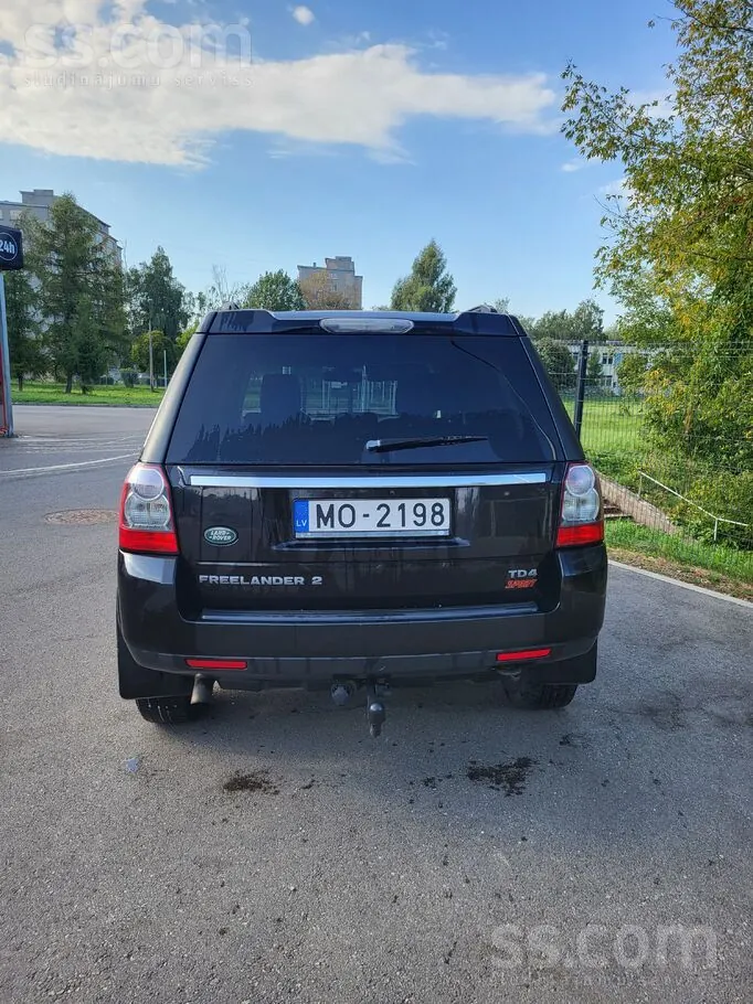 Land Rover Freelander 2011 photo 3