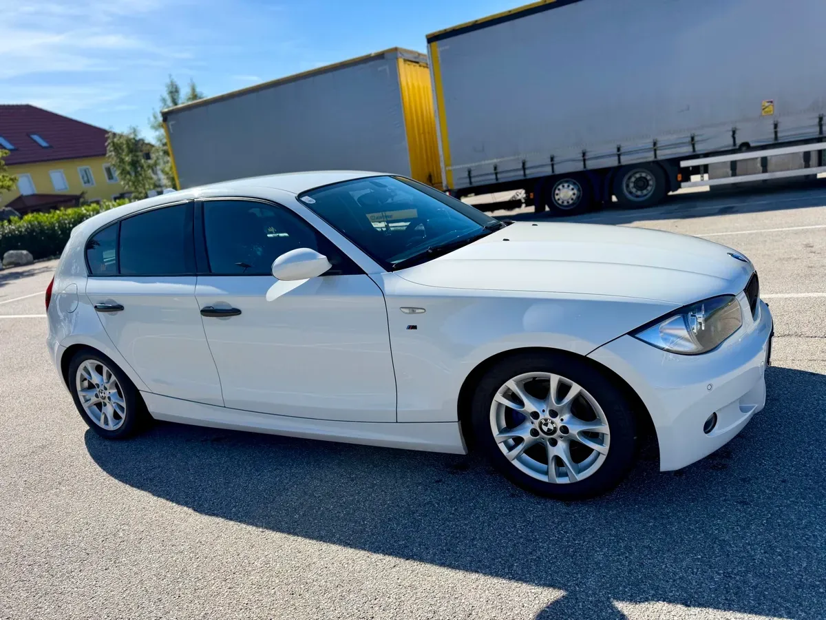 BMW 1 Series 2009 photo 2