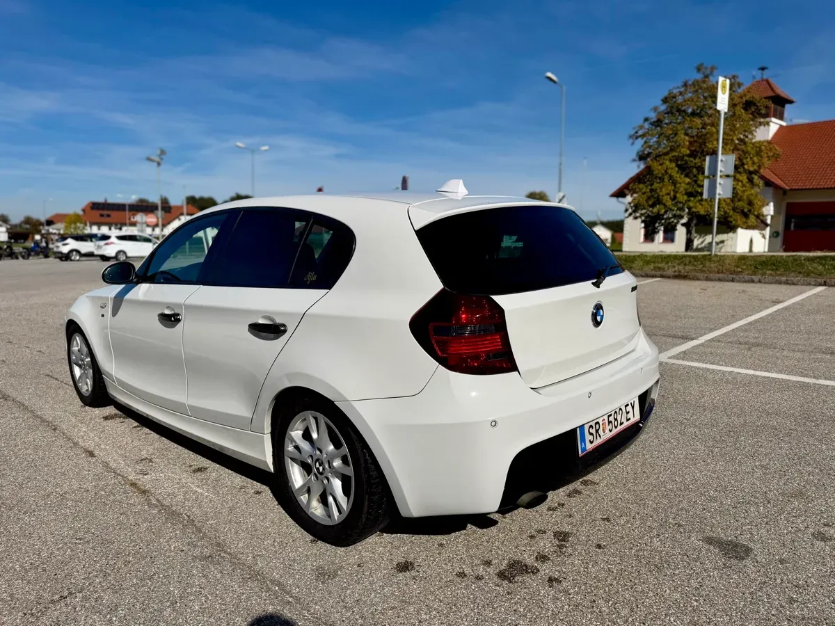 BMW 1 Series 2009 photo 3
