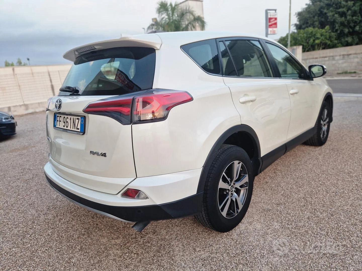 Toyota Rav4 2017 photo 4