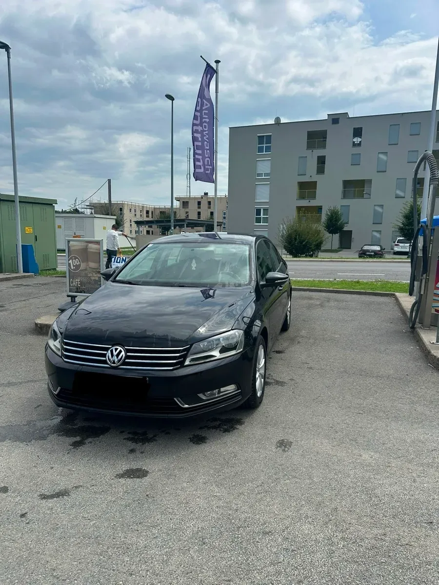 Volkswagen Passat 2011 photo 2