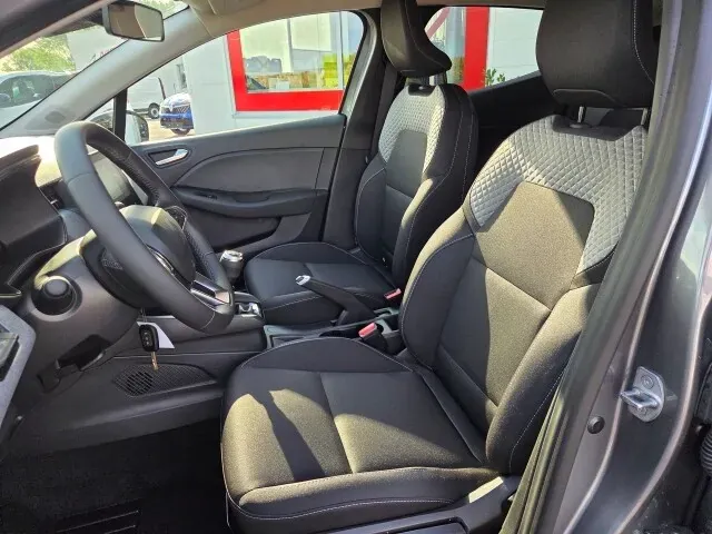 Renault Clio photo 3
