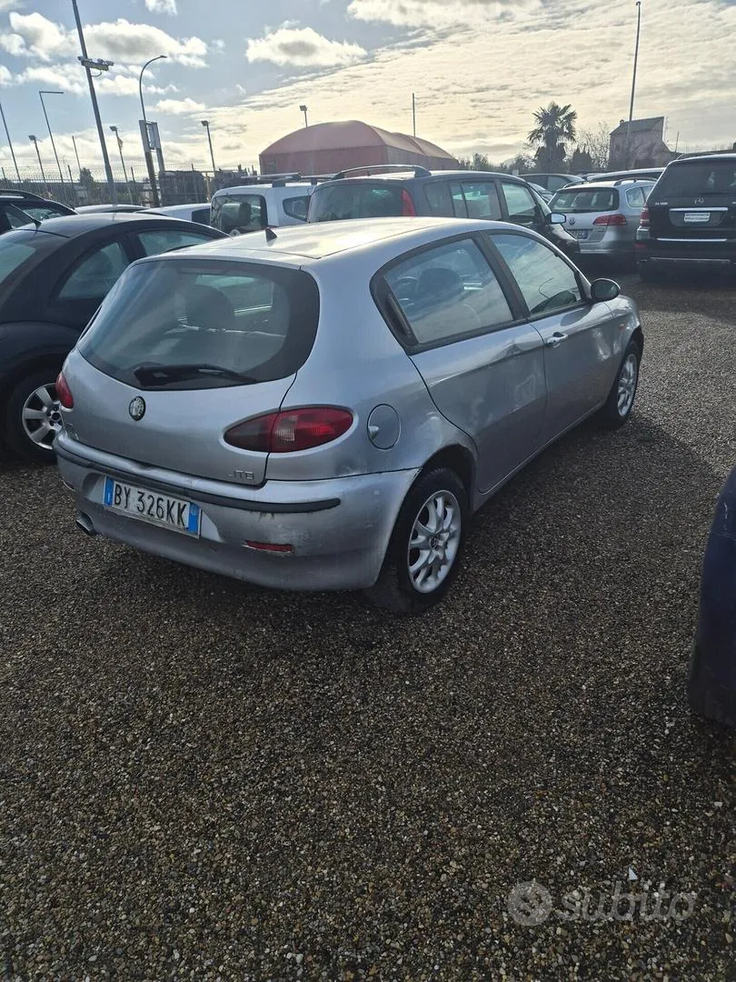 Alfa Romeo 147 2002 photo 2
