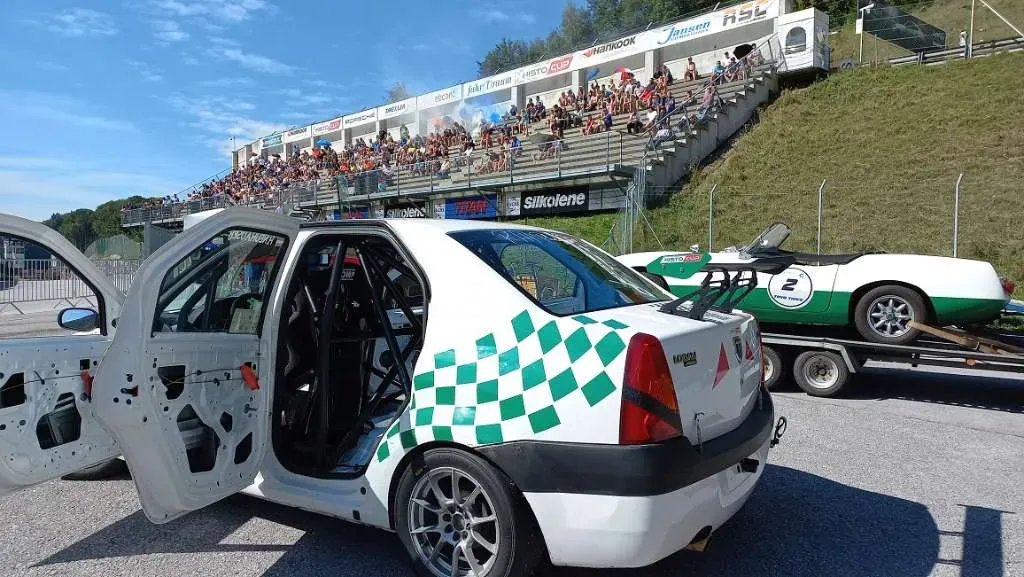 Dacia Logan 2006 photo 2