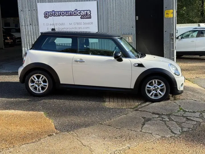 Mini Cooper D 2011 photo 2