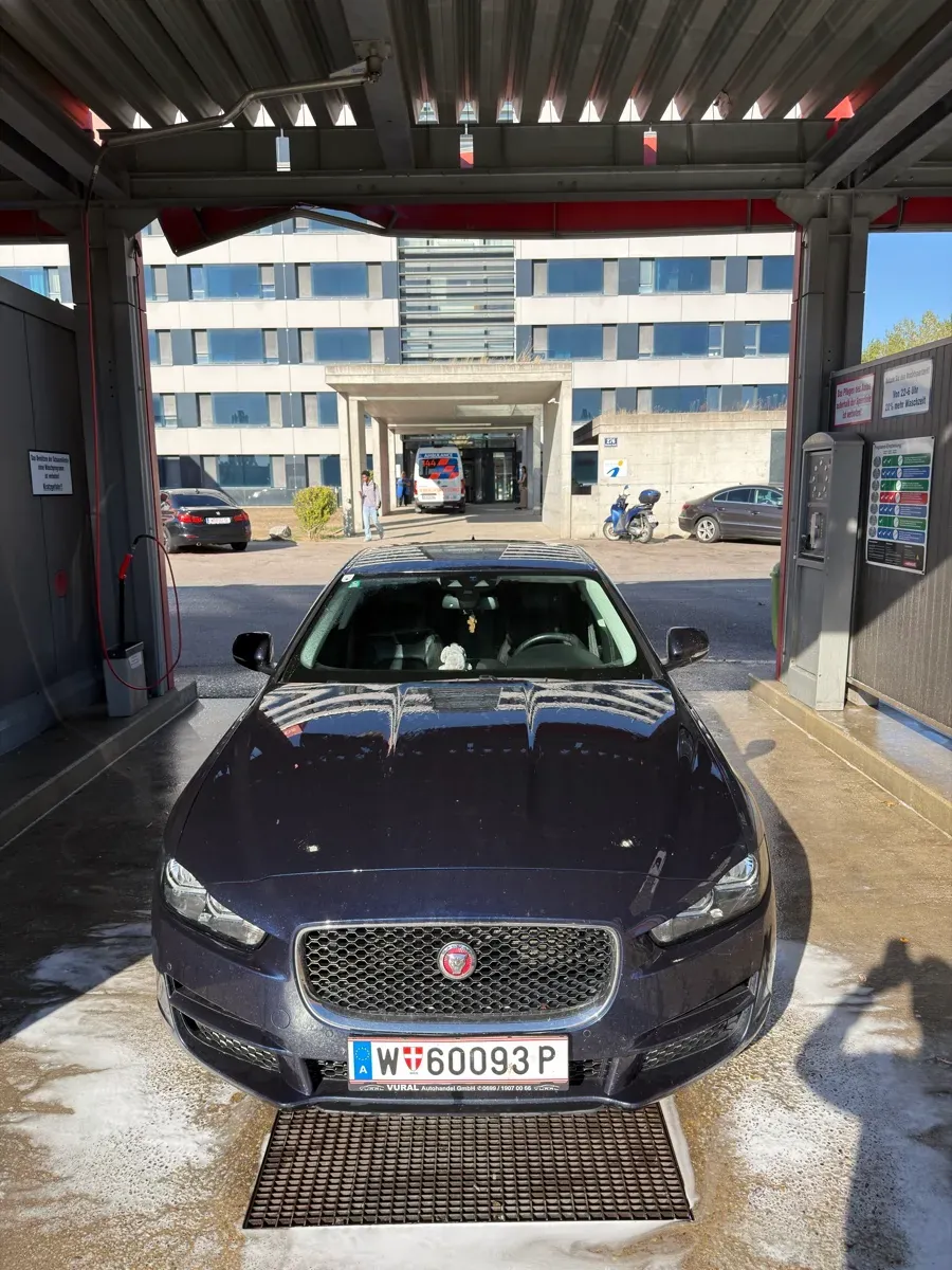 Jaguar Xe 2017 photo 3