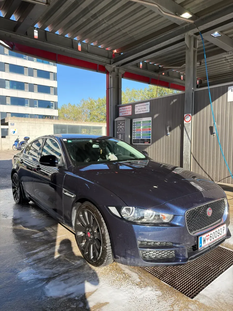 Jaguar Xe 2017 photo 2