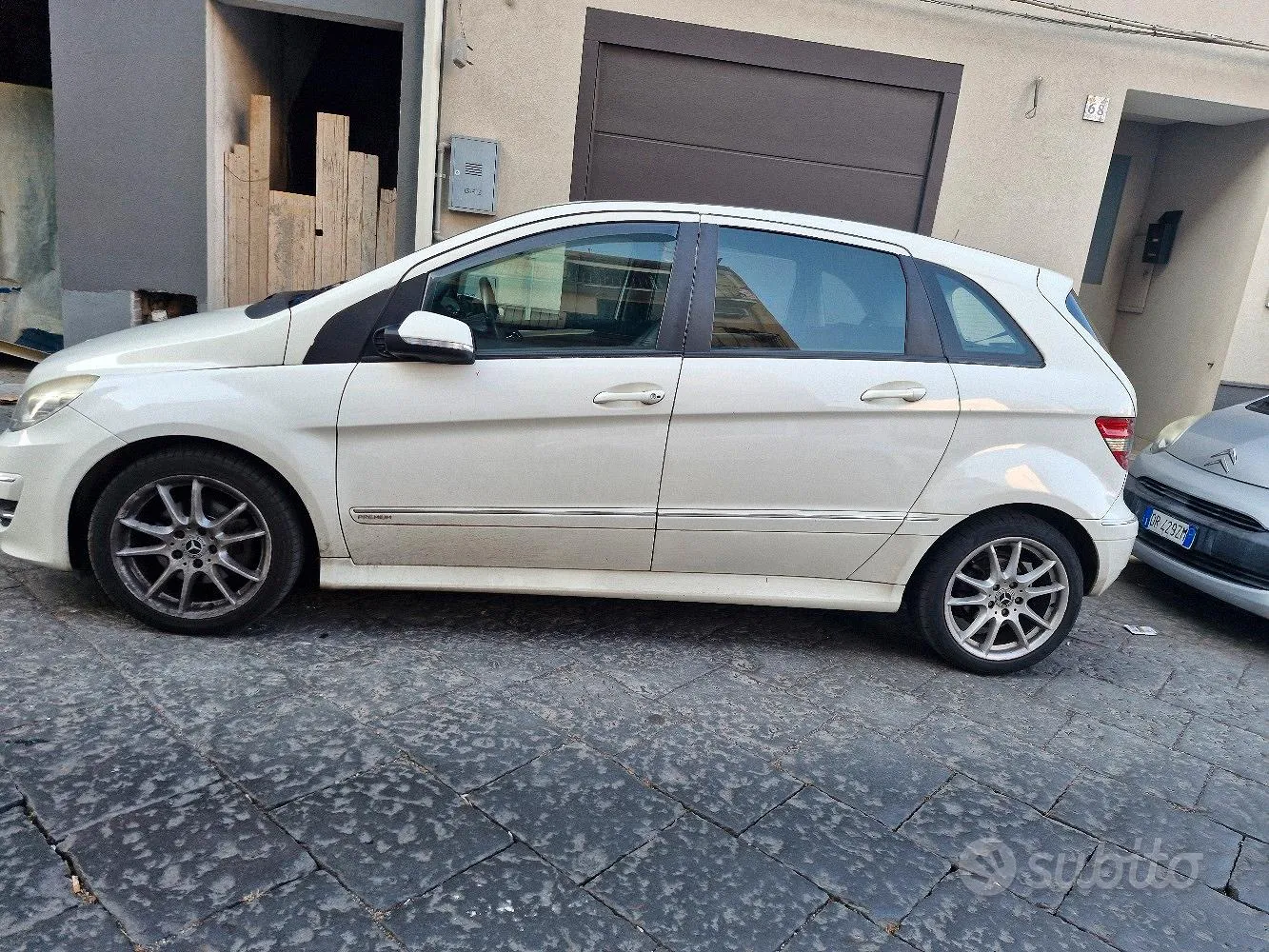 Mercedes-Benz B-Class 2011 photo 2