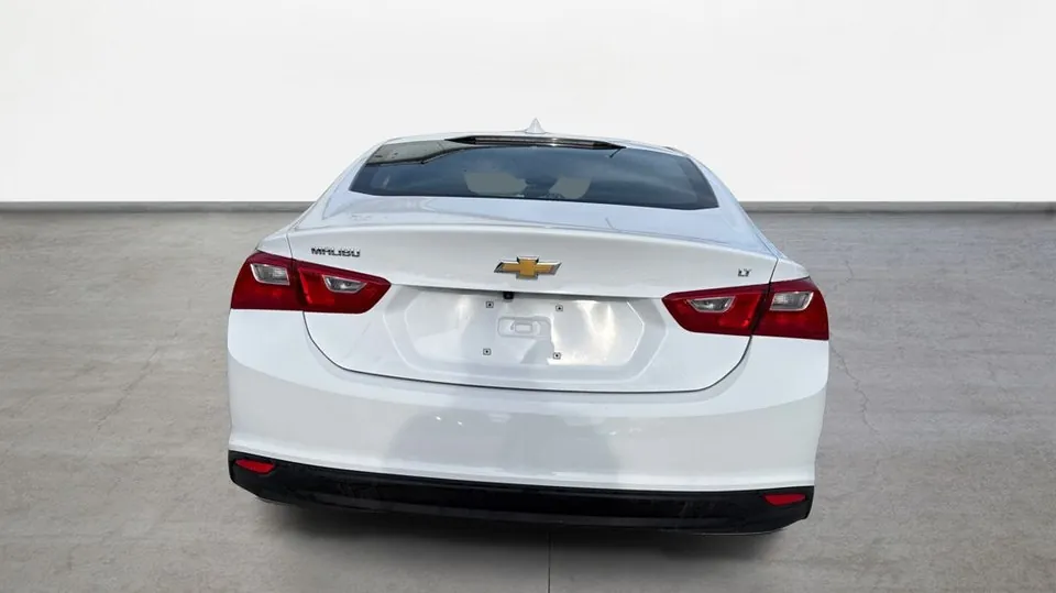 Chevrolet Malibu 2023 photo 2
