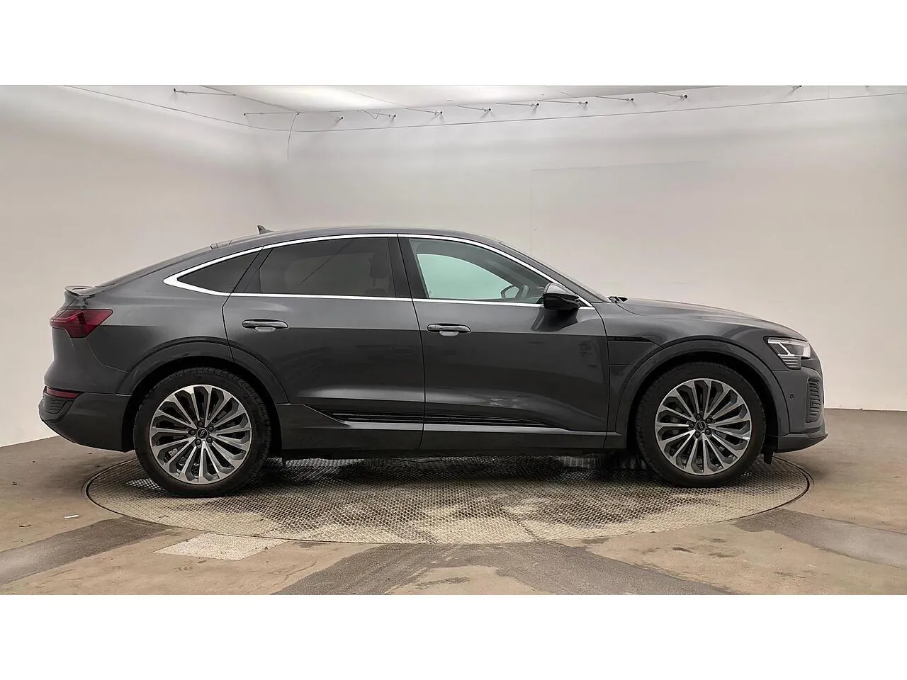 Audi Q8 2023 photo 3