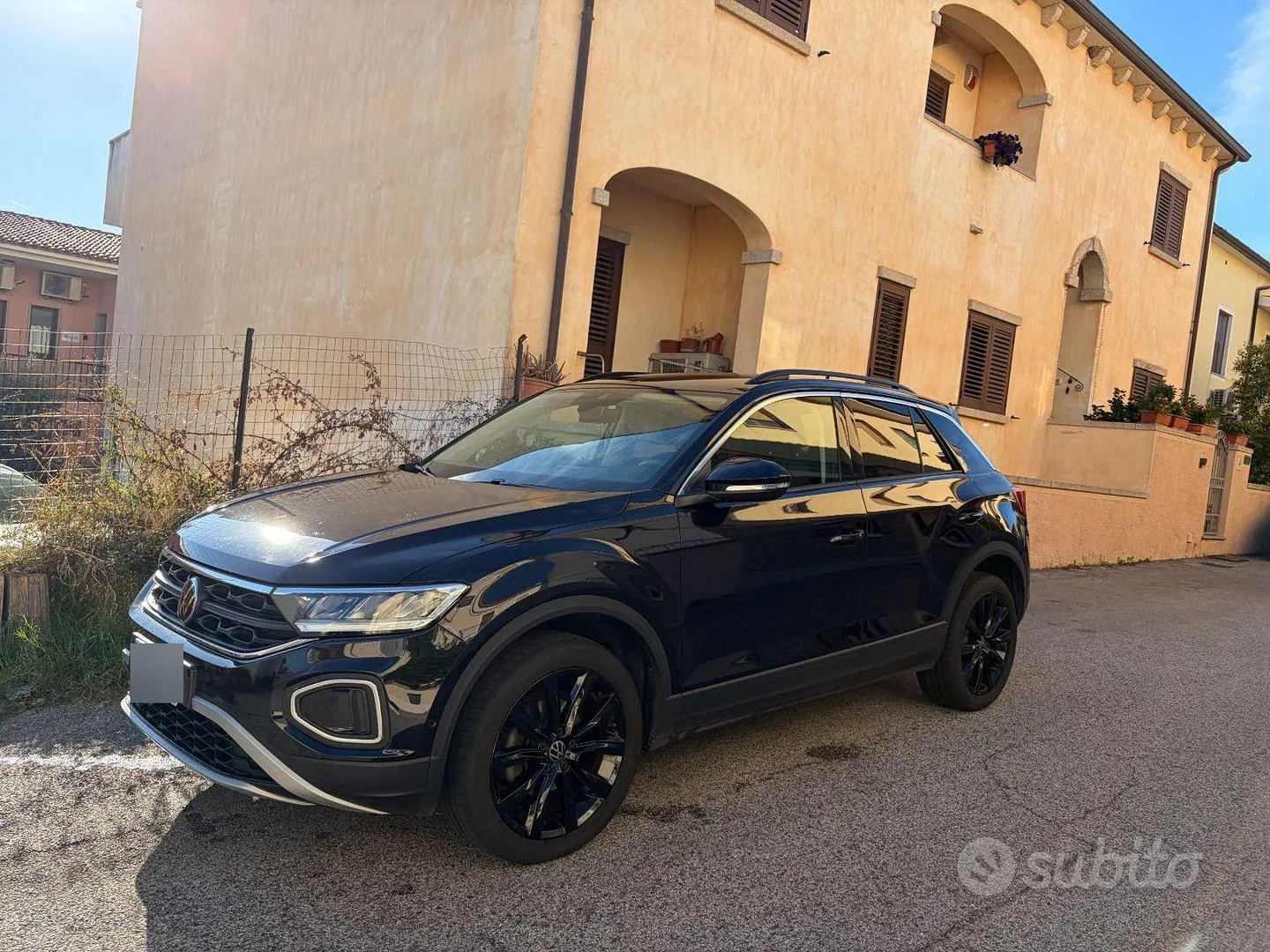Volkswagen T-Roc 2023 photo 2