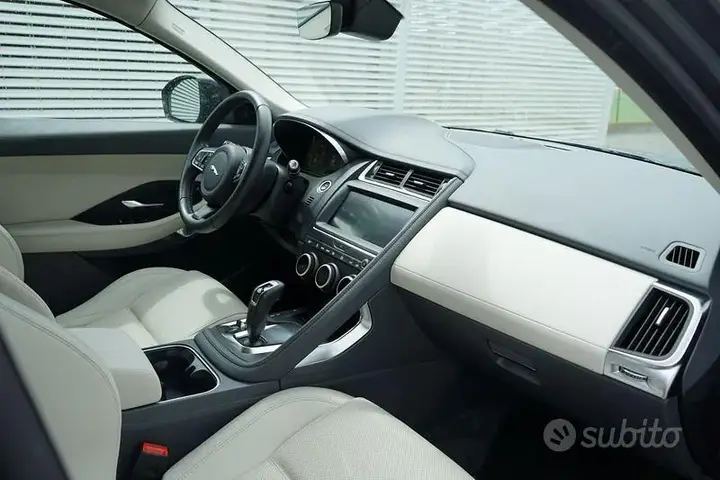 Jaguar E-Pace 2019 photo 4