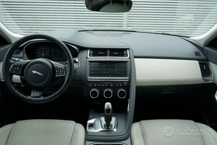 Jaguar E-Pace 2019 photo 3