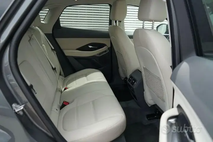 Jaguar E-Pace 2019 photo 5