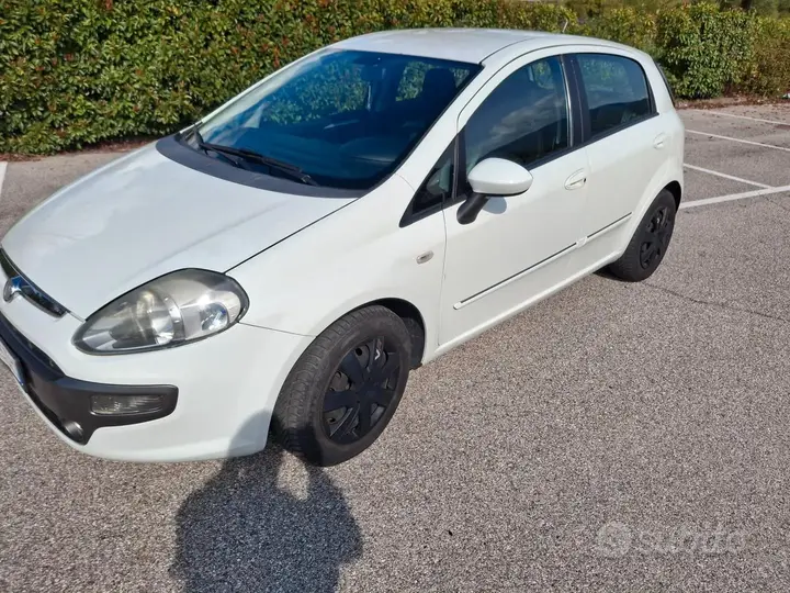 Fiat Punto 2010 photo 3