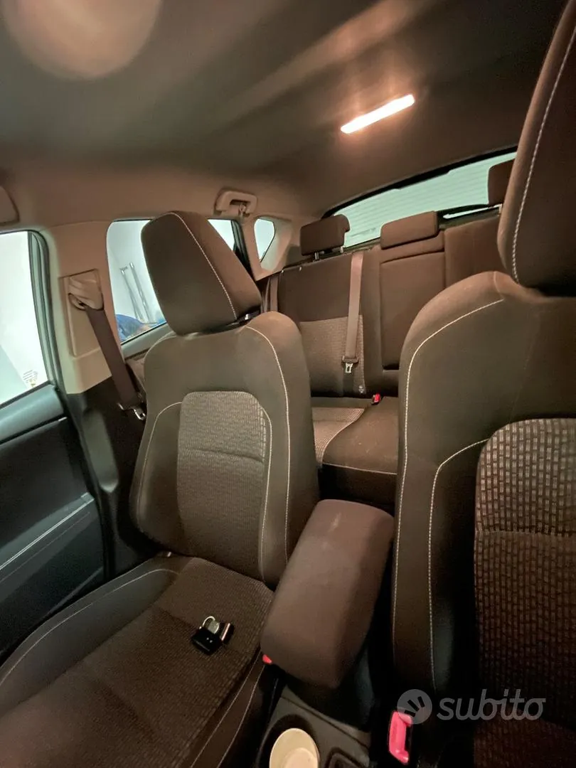 Toyota Auris 2014 photo 5