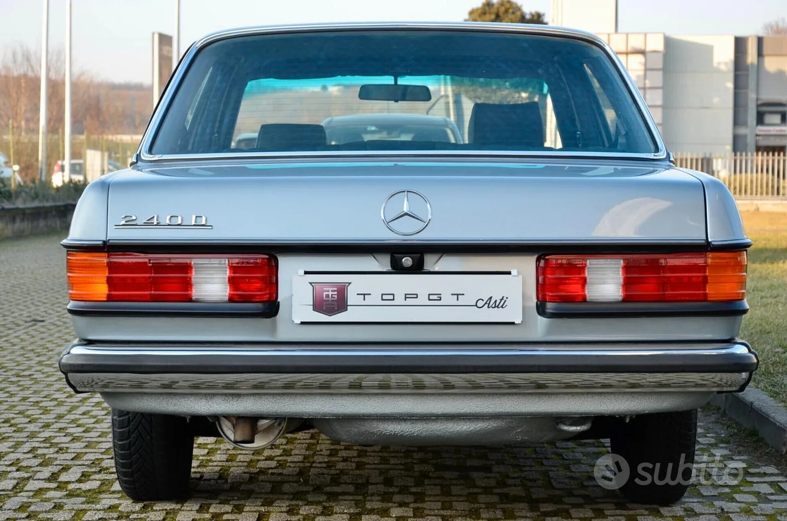 Mercedes-Benz 240D 1982 photo 5