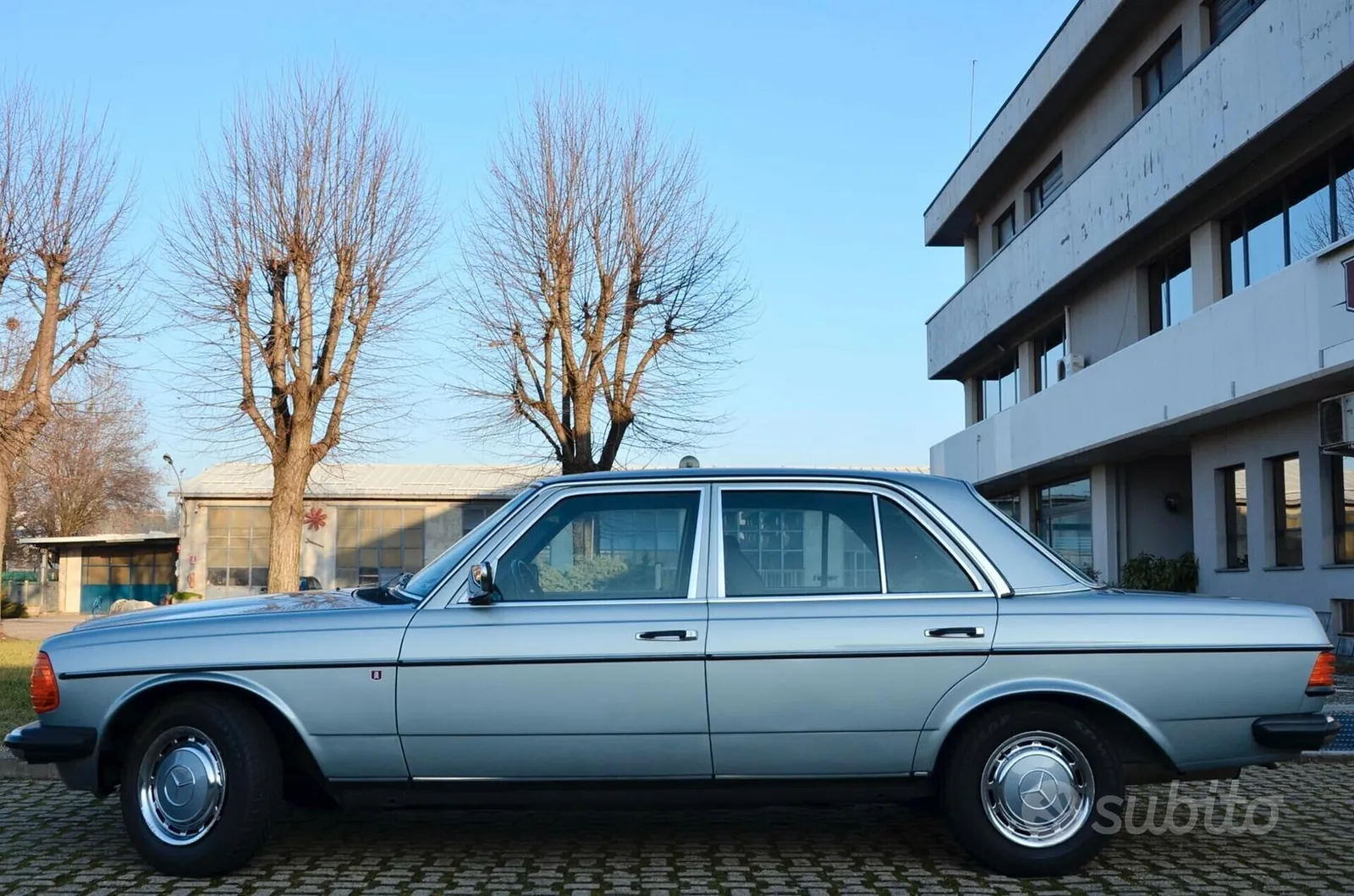Mercedes-Benz 240D 1982 photo 3