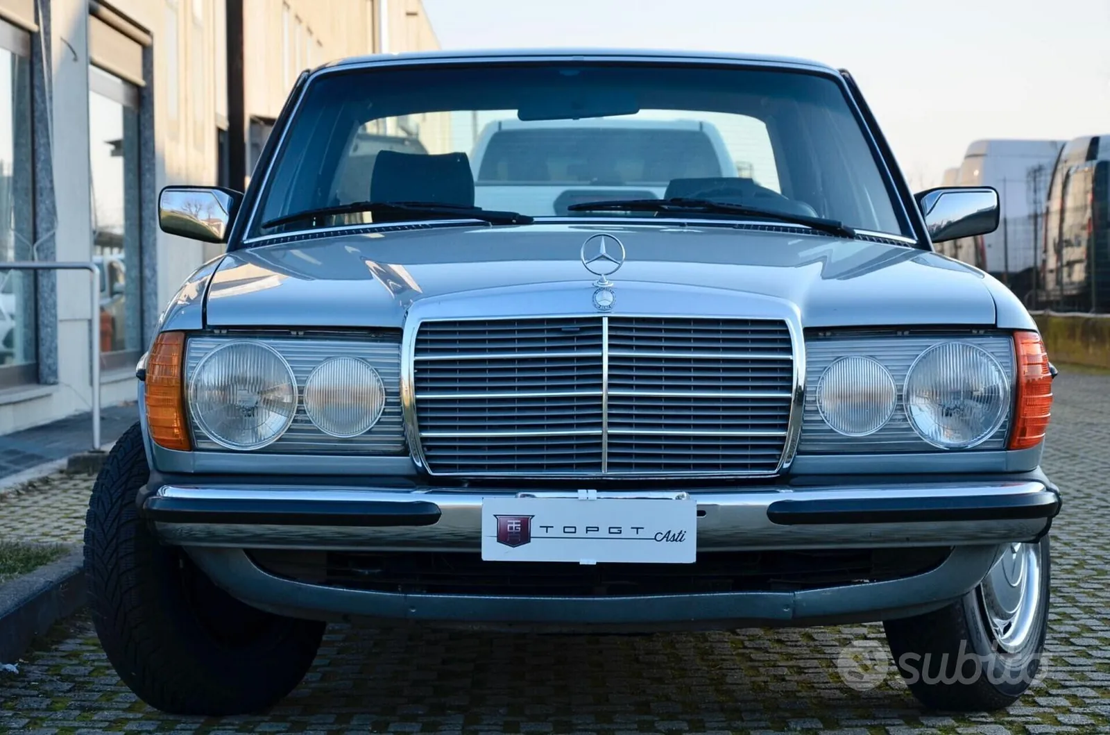 Mercedes-Benz 240D 1982 photo 2