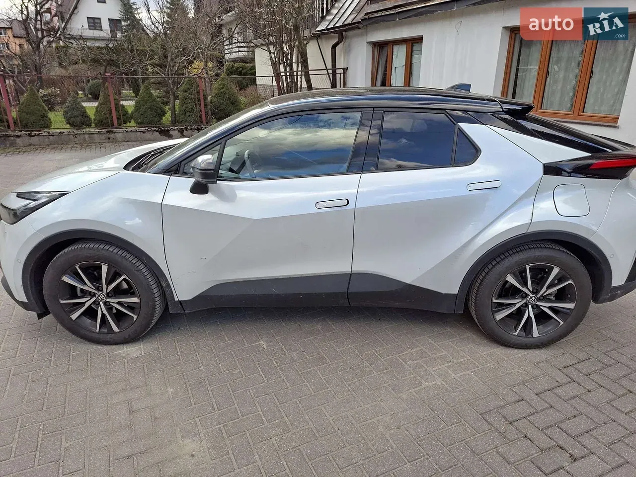 Toyota C-Hr 2024 photo 2