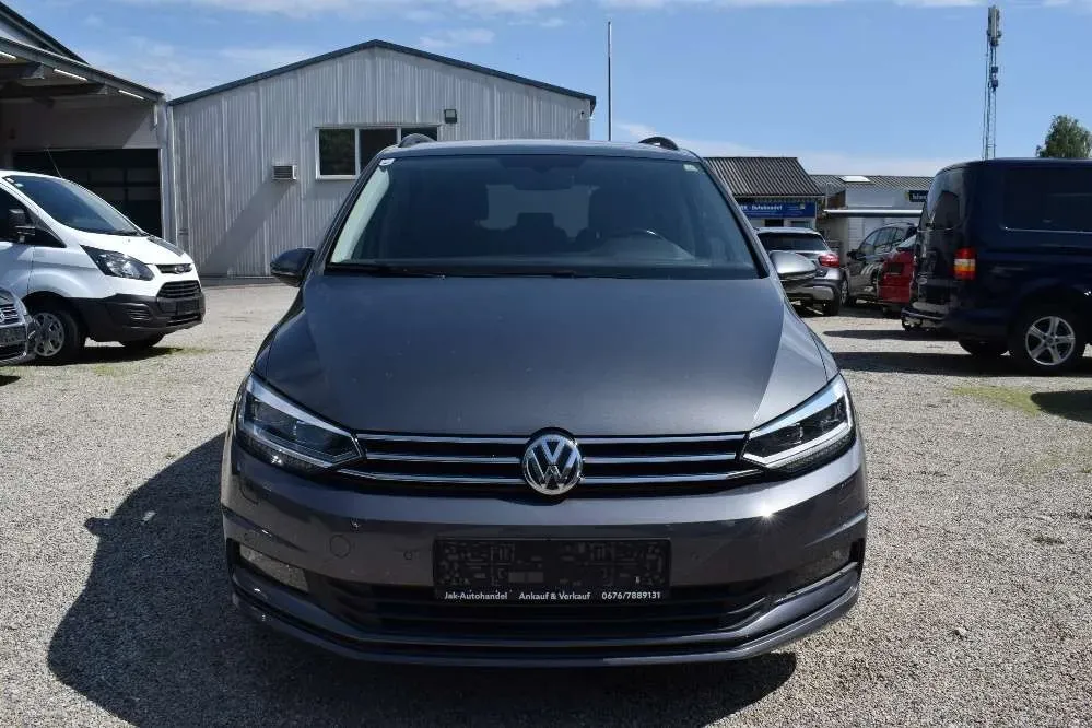 Volkswagen Touran 2017 photo 2