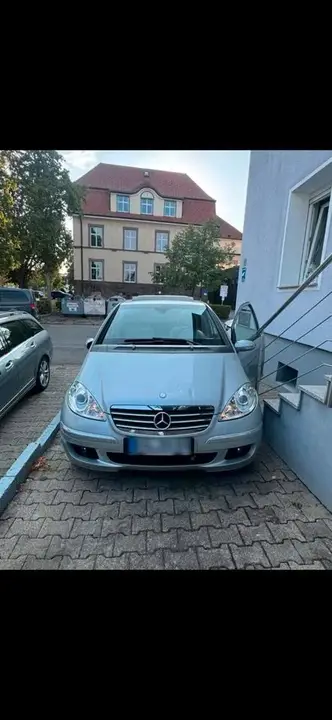Mercedes-Benz A200