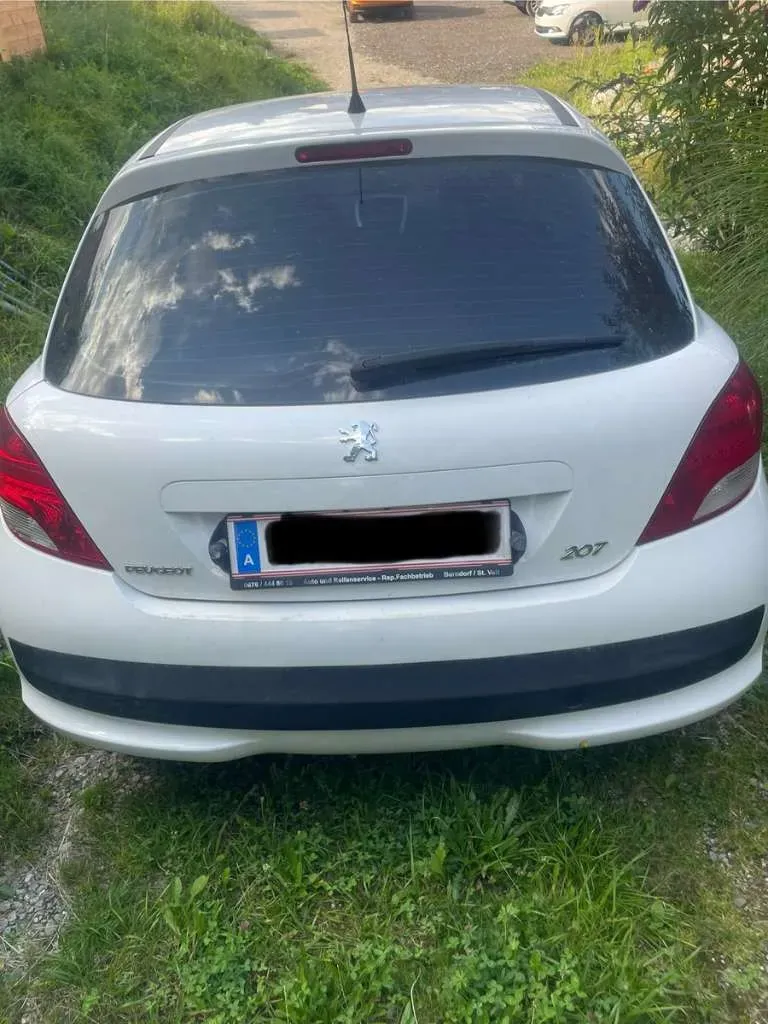 Peugeot 207 2011 photo 3