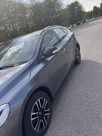 Volvo V40 2019 photo 2