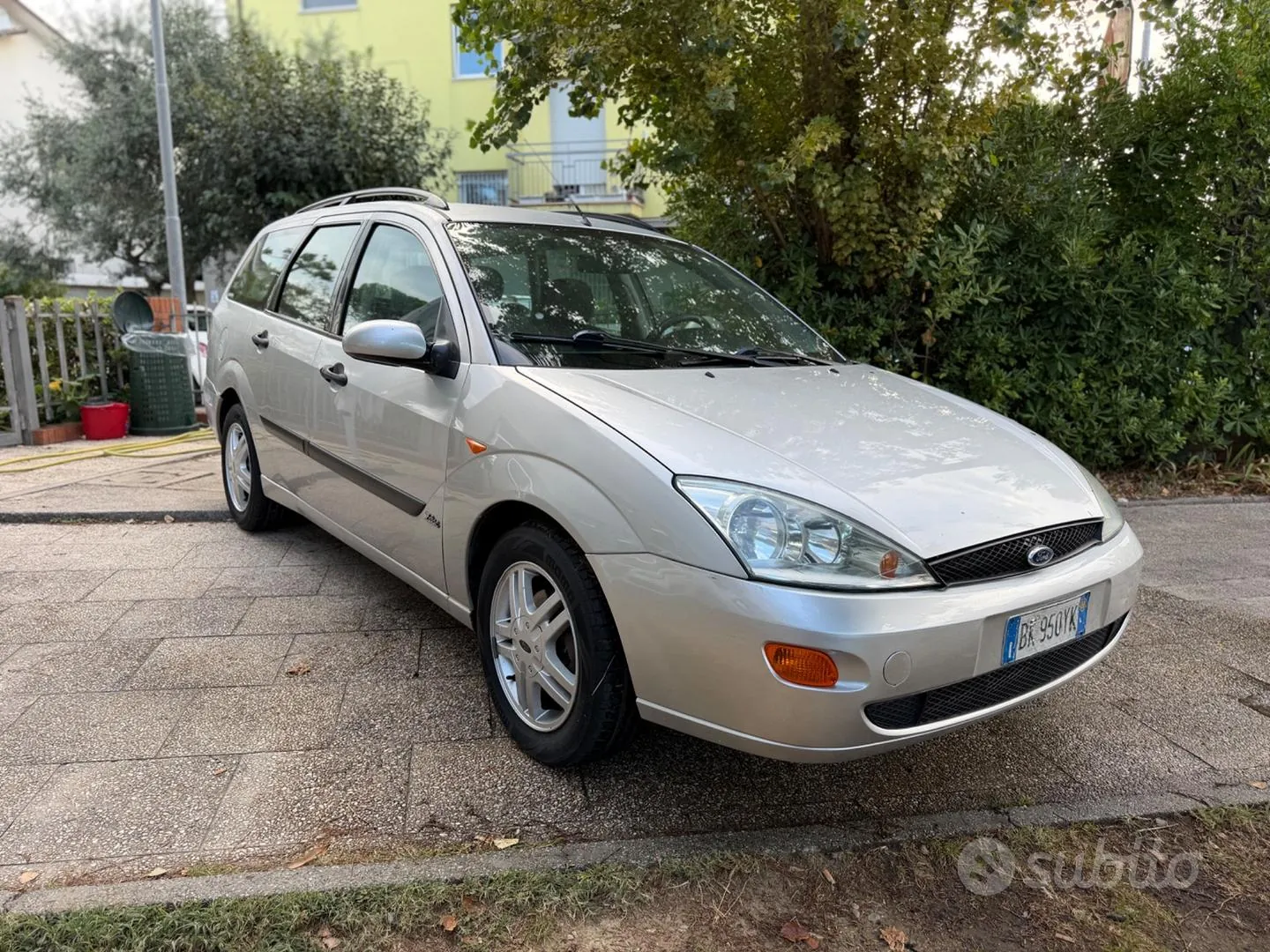 Ford Focus 2000 photo 2